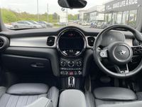 Usado Mini Cooper Exclusive 136 CV (100 kW) 2023 Plateado Utilitario