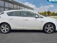 Used Vauxhall Astra SRi 101 HP (74 kW) 2015 White Hatchback