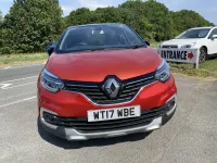 Used Renault Captur Dynamique 90 HP (66 kW) 2017 Red/black SUV