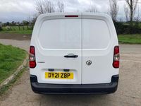 Second-hand Vauxhall Combo 100 CP (73 kW) 2021 Alb Monovolum