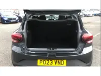 Usado Dacia Sandero Journey 91 CV (66 kW) 2022 Gris Utilitario