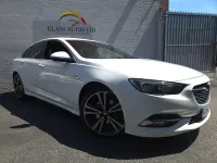 Used Vauxhall Insignia SRi 170 HP (125 kW) 2017 White Hatchback