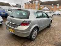 Używany Vauxhall Astra Design Edition 2007 Beżowy Hatchback