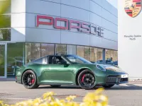 Begagnad Porsche 992 541 HK (397 kW) 2026 Grön Cab