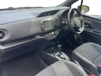 Used Toyota Yaris Hybrid 101 HP (74 kW) 2019 White Hatchback