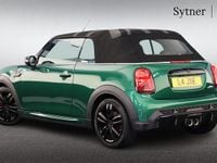 Begagnad Mini John Cooper Works 228 HK (167 kW) 2021 Grön Halvkombi