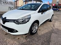 Used Renault Clio IV Dynamique 90 HP (66 kW) 2014 White Hatchback