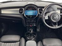 Usado Mini Cooper Exclusive 136 HP (100 kW) 2023 Prateado Citadino