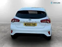 Used Ford Focus Zetec 125 HP (91 kW) 2019 White Hatchback