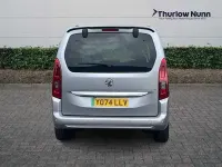 Begagnad Vauxhall Combo Ultimate 100 kW (136 HK) 2025 Grå Minibuss