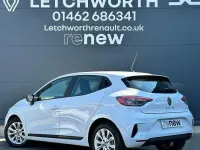Used Renault Clio Evolution 90 HP (66 kW) 2024 White Hatchback