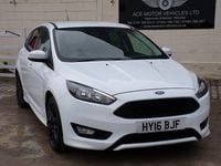 Used Ford Focus Zetec 120 HP (88 kW) 2016 White Hatchback