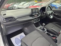 Used Hyundai i30 SE 120 HP (88 kW) 2022 White Hatchback