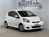 Begagnad Toyota Aygo 68 HK (50 kW) 2011 Vit Halvkombi