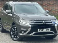 Begagnad Mitsubishi Outlander P-HEV 2016 Brun Kombi