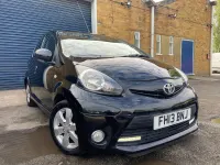 Gebraucht Toyota Aygo 67 PS (49 kW) 2013 Schwarz Kleinwagen
