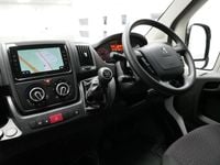 Second-hand Peugeot Boxer Premium 140 CP (102 kW) 2023 Alb Van