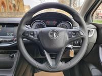 Used Vauxhall Astra Design Edition 125 HP (91 kW) 2016 Silver Hatchback