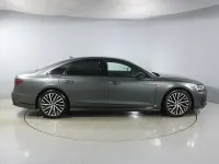 Usado Audi A8 Advanced 286 HP (210 kW) 2022 Cinzento Sedan