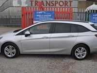 Second-hand Vauxhall Astra Design Edition 105 CP (77 kW) 2018 Argintiu Break