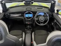 Begagnad Mini John Cooper Works 228 HK (167 kW) 2022 Gul Halvkombi