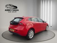 Used Volvo V40 SE Lux 120 HP (88 kW) 2016 Red Hatchback