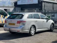 Usado Toyota Avensis T2 2009 Plateado Familiar