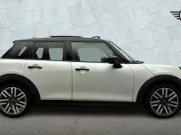 Used Mini Cooper Classic 154 HP (113 kW) 2024 White Hatchback