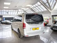 Usado Mercedes V220 AMG line 163 HP (119 kW) 2023 Prateado Monovolume