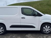 Używany Vauxhall Combo Sportive 100 KM (73 kW) 2020 Biały Minivan