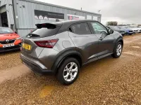 Usado Nissan Juke N-Connecta 114 CV (83 kW) 2021 Gris SUV