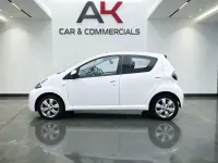Used Toyota Aygo 67 HP (49 kW) 2012 White Hatchback