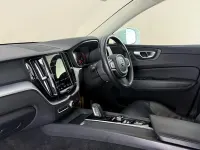Used Volvo XC60 Momentum 250 HP (183 kW) 2021 White SUV