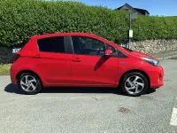 Used Toyota Yaris 101 HP (74 kW) 2016 Red Hatchback