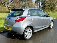 Begagnad Mazda 2 2010 Silver Halvkombi