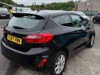 Usado Ford Fiesta Zetec 70 HP (51 kW) 2017 Preto Citadino