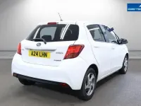 Used Toyota Yaris 101 HP (74 kW) 2015 White Hatchback