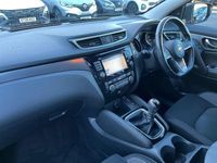 Used Nissan Qashqai N-Connecta 115 HP (84 kW) 2018 Red SUV