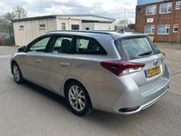 used Toyota Auris Hybrid 