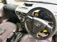 Usado Toyota iQ 68 HP (50 kW) 2009 Preto Citadino
