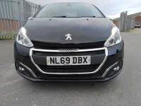 Używany Peugeot 208 Signature Sky 2019 Czarny Hatchback