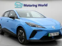 Begagnad MG MG4 EV SE 319 kW (435 HK) 2023 Blå Halvkombi