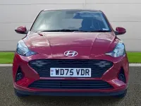 Begagnad Hyundai i10 Advanced 63 HK (46 kW) 2025 Röd Halvkombi