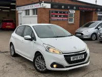 Gebraucht Peugeot 208 Signature Sky 2019 Weiß Kleinwagen