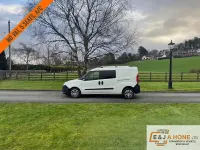Used Vauxhall Combo 105 HP (77 kW) 2018 White MPV