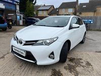 Used Toyota Auris Multidrive S 132 HP (97 kW) 2014 White Hatchback