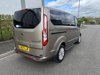 Usado Ford Tourneo Titanium 130 CV (95 kW) 2022 Plateado Monovolumen