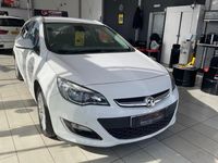 Used Vauxhall Astra Elite 2014 White Estate