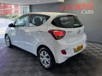 Used Hyundai i10 SE 66 HP (48 kW) 2016 White Hatchback