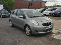 Usado Toyota Yaris 2008 Prateado Citadino